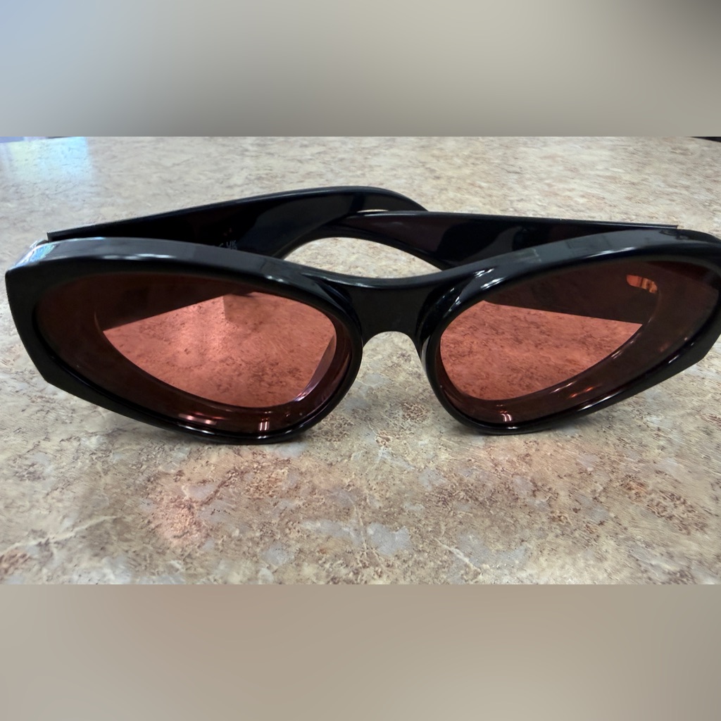 Stylish Black And Red Sunglasses Loewe